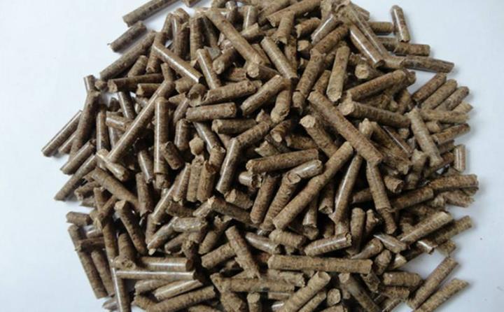 秸稈、鋸末、廢木頭等秸稈顆粒機(jī)加工成顆粒狀的生物質(zhì)燃料